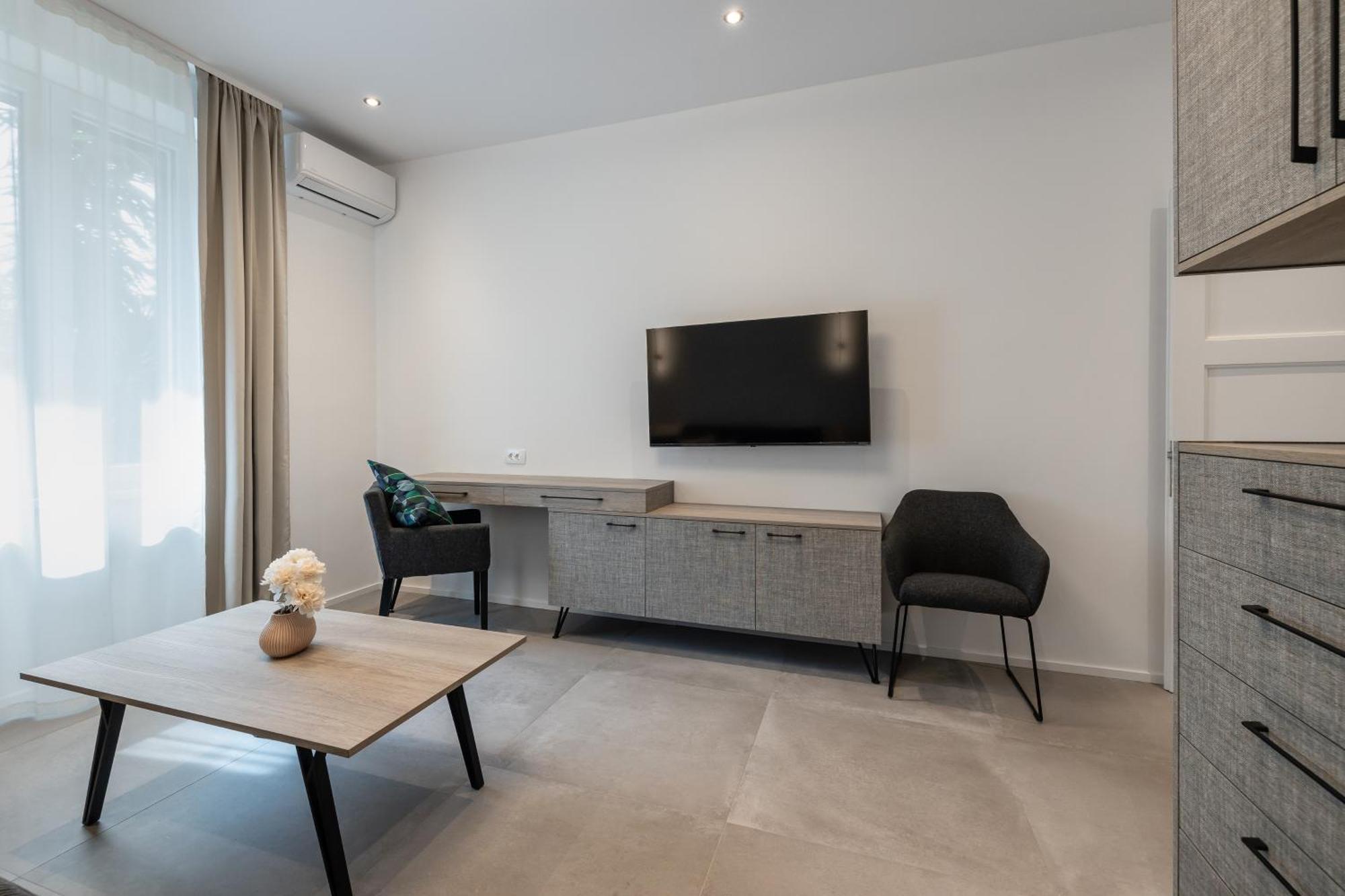 Apartment Gabi- New , 5 Min Walk From Diocletian S Palace *