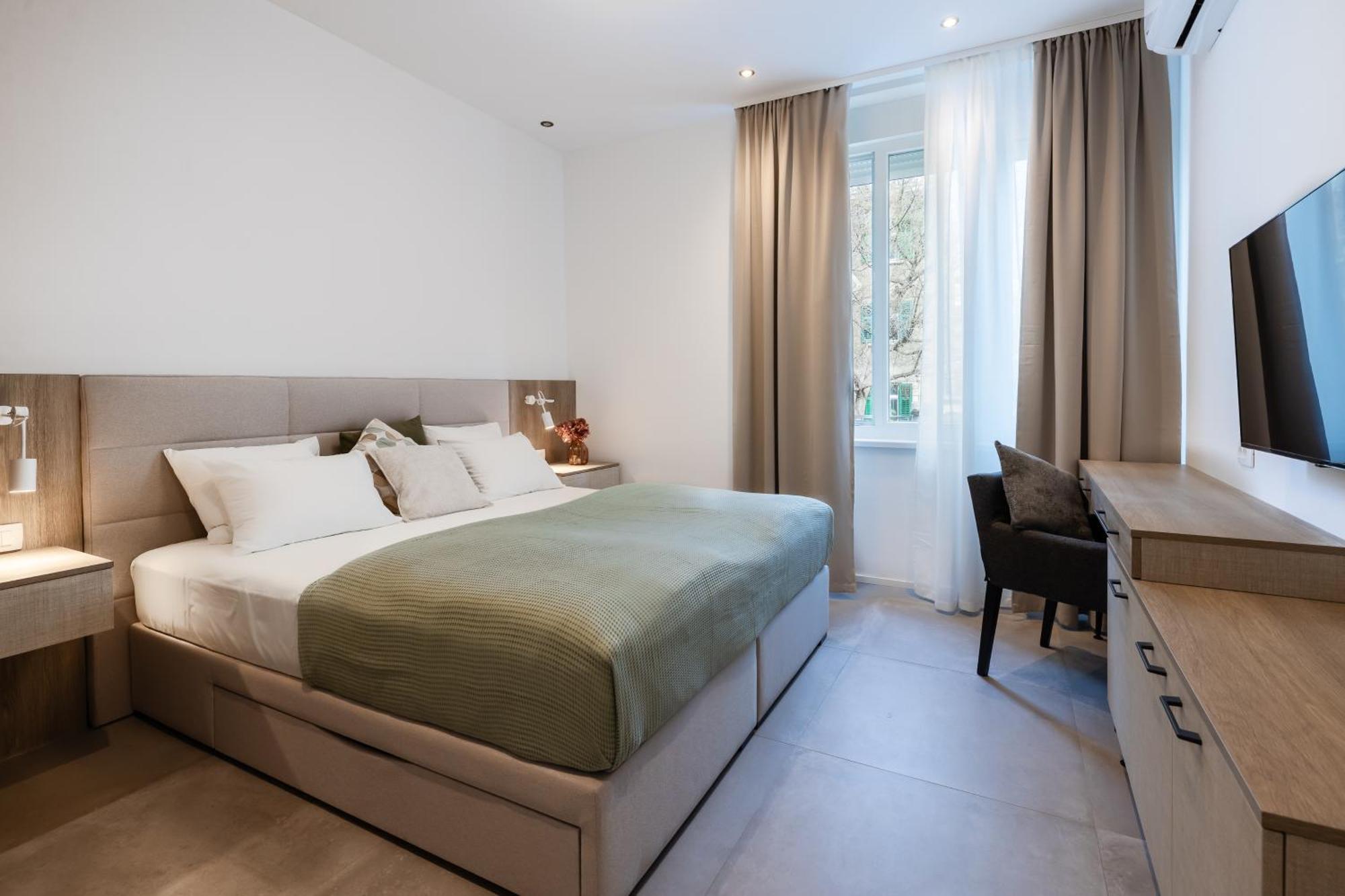 Apartment Gabi- New , 5 Min Walk From Diocletian S Palace *